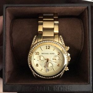 Michael Kors watch in great shape needs battery!